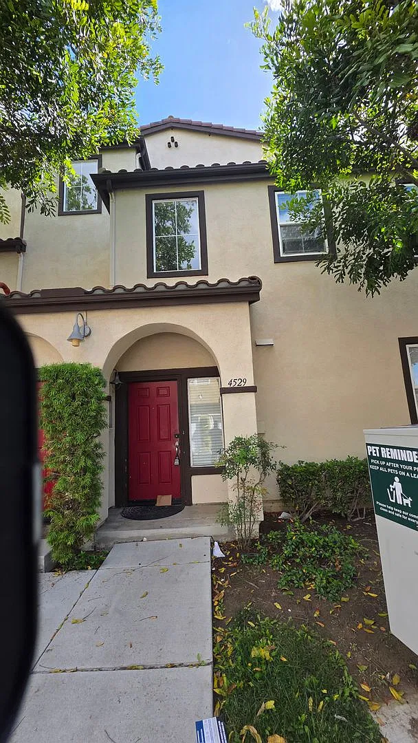 Gorgeous Townhouse In Ocean View Hills — Photo 1