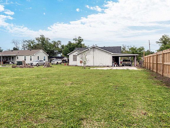 3rd image of 3526 Center St