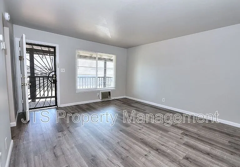 4439 V St #5 — Photo 14