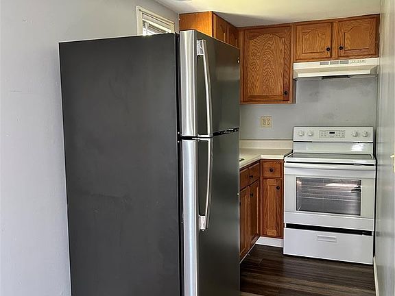 4th image of 215 8th St