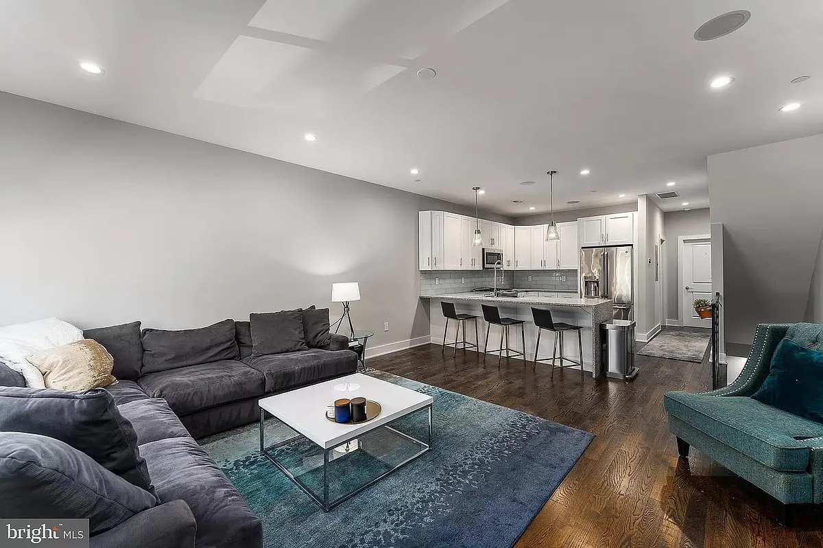 Living room - 1223 N 5th St #2