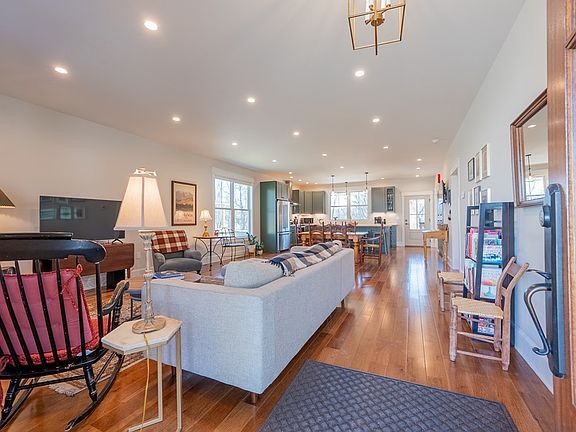 5th image of 435 W Union St