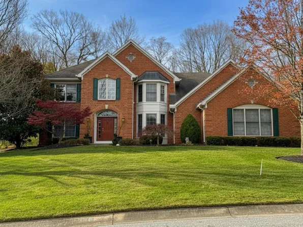 5047 Village Dr, Cincinnati, OH 45244