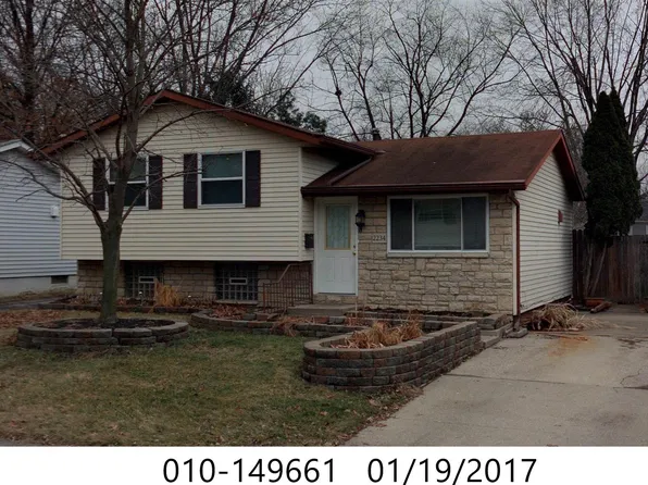 2234 New Village Rd, Columbus, OH 43232