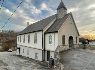 2718 Greenway Dr, Knoxville, TN 37918