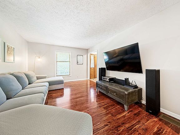 5th image of 1505 Westwood Hills Dr