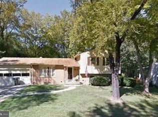 8528 Fairburn Dr, Springfield, VA 22152