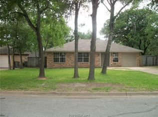 3401 Oregon Trl, Bryan, TX 77803