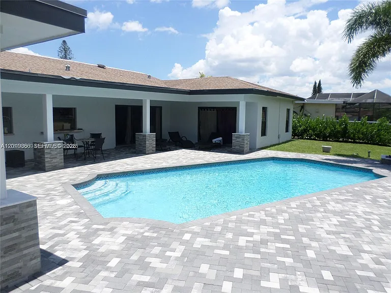 16610 Royal Poinciana Ct #16610 — Photo 30