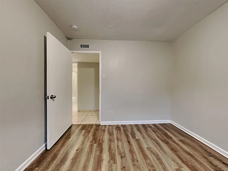 1504 Carnation Dr — Photo 15
