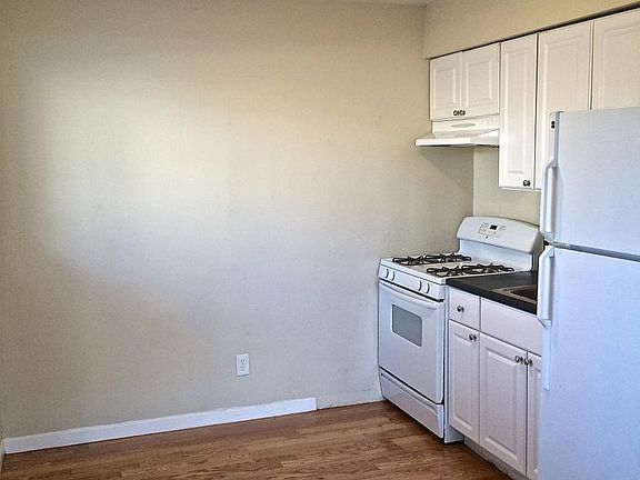 3rd image of 2131 Yale Ave APT 203