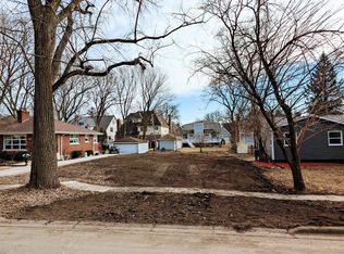 153 Juliet Ct, Clarendon Hills, IL