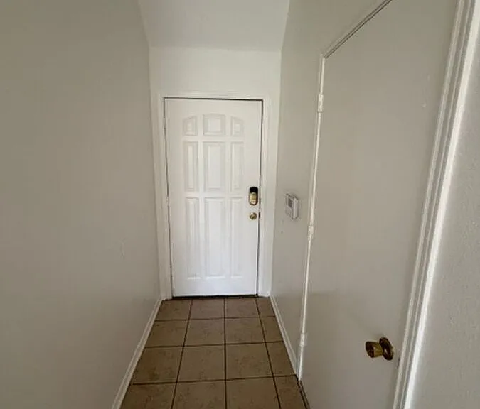 2204 Sherman Dr — Photo 2