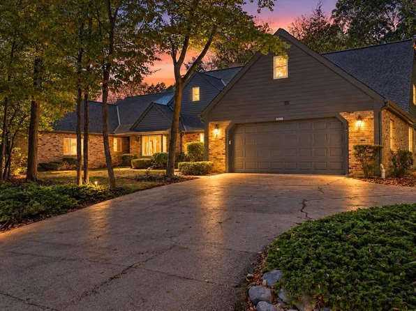 12427 N Golf DRIVE, Mequon, WI 53092