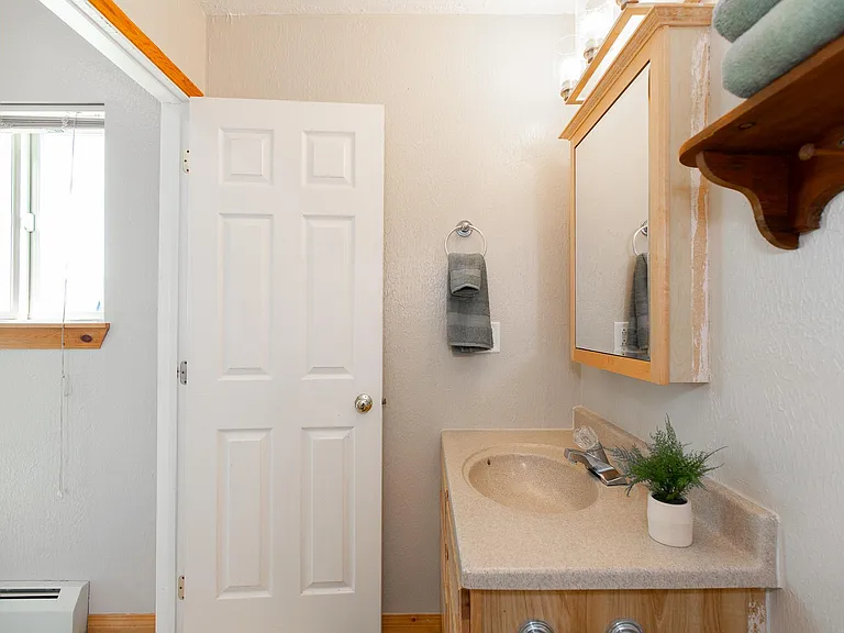 5550 Foster Ln #B — Photo 10