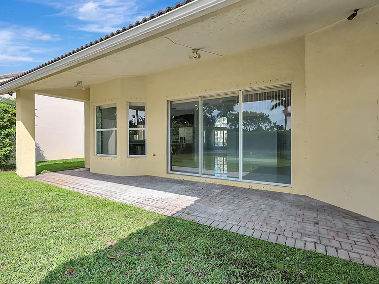 4190 Bahia Isle Cir — Photo 47