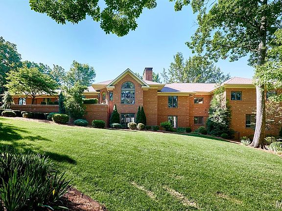 3rd image of 3 Forest Hills Dr