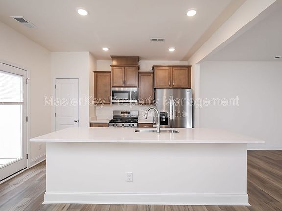 4th image of 22 Anastasia St