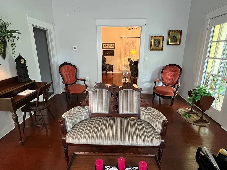 523 W Oak St — Photo 38