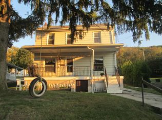32 Tuscarora St, Pottsville, PA 17901