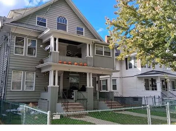 143 Edgewood St #3, Hartford, CT 06112