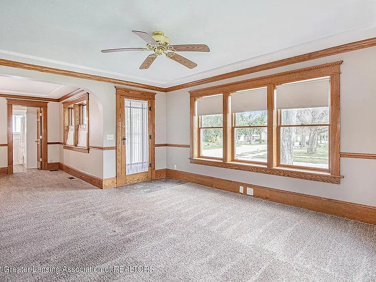 602 S Lansing St — Photo 2