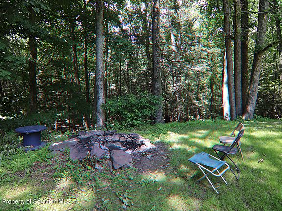4th image of 19 Lee Ln