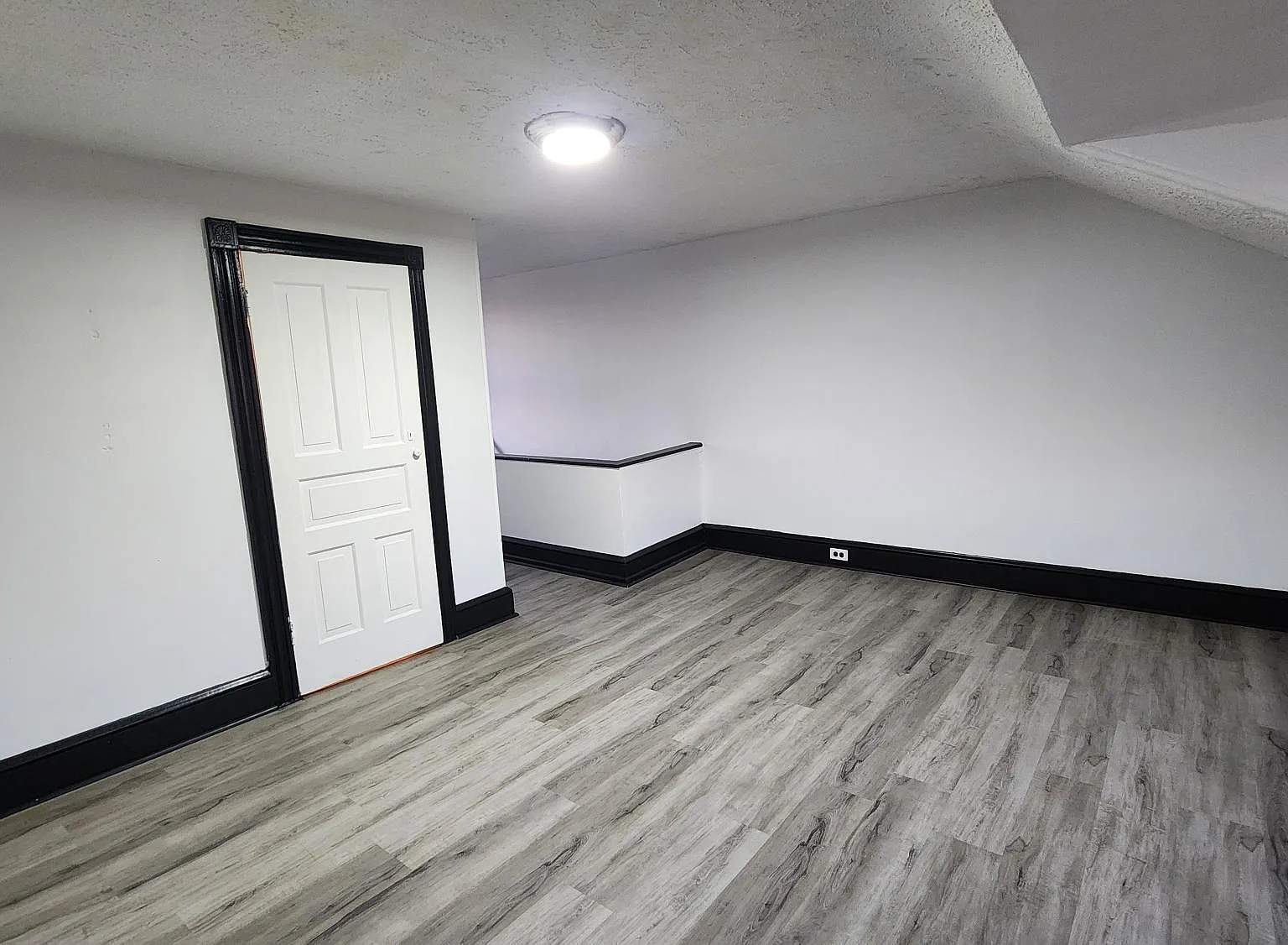 3 bed, 1000 sqft, $1,275 — Photo 1
