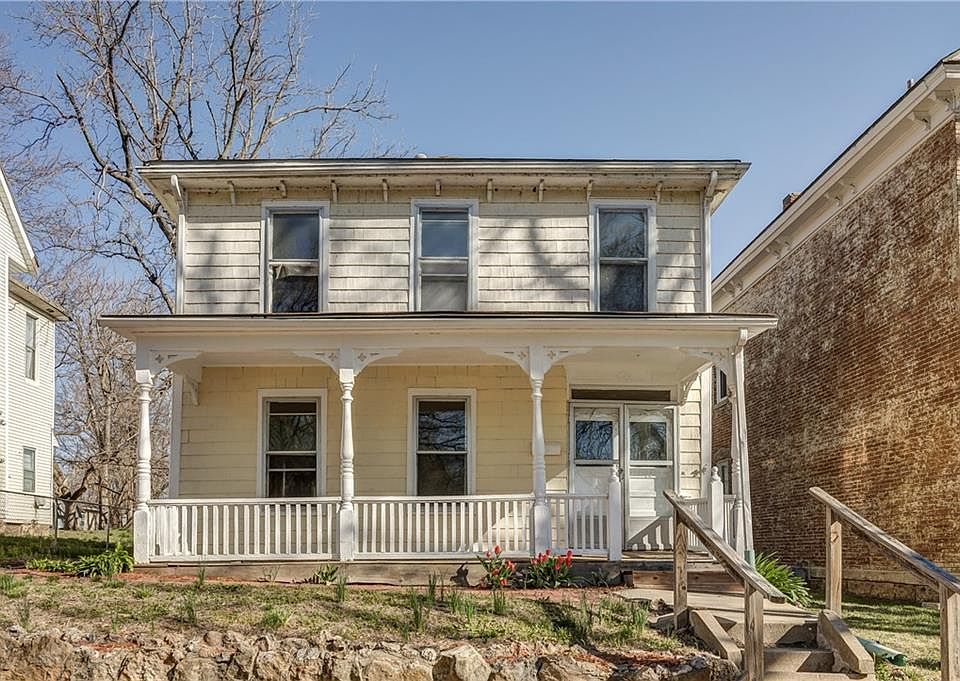 1st image of 214 Ottawa St
