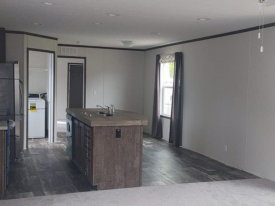 2nd image of 6074 Deerfield Rd #212