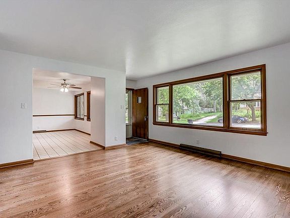 4th image of 11024 W Wells St