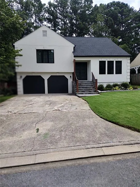 4 bed, 2.5 bath, 2200 sqft, $2,500 — Photo 1