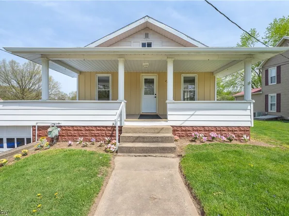 213 S Cherry St, Gnadenhutten, OH 44629