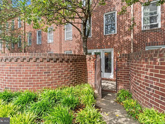 3rd image of 801 S Pitt St APT 123