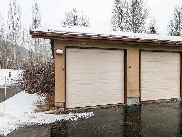 1 Car Garage