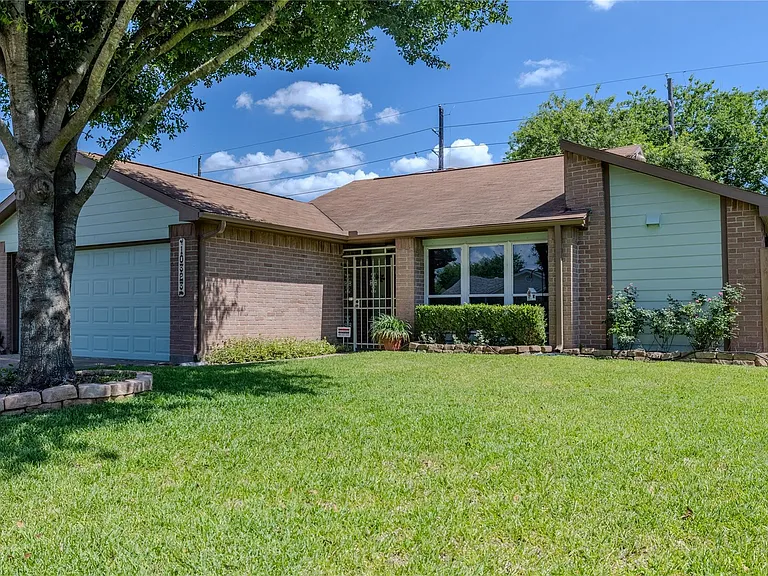 10323 Lone Brook Dr — Photo 2