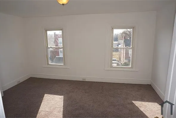 221 E Wood St — Photo 8