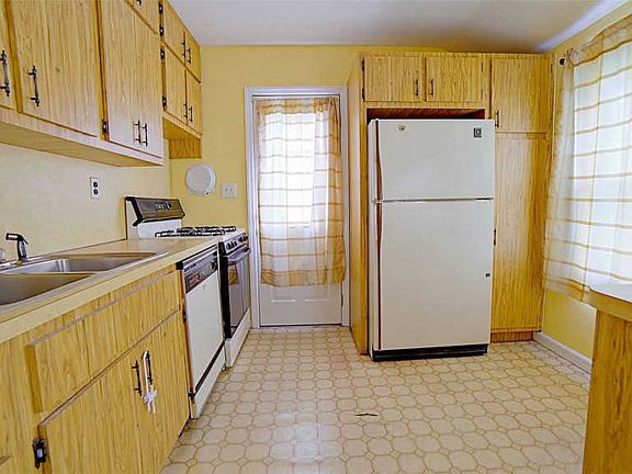 5th image of 12 Wittman Ln