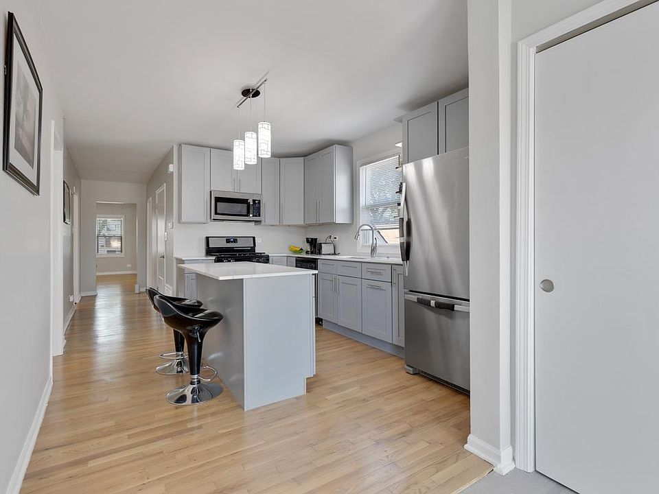 1st image of 3328 W Eastwood Ave Floor 2