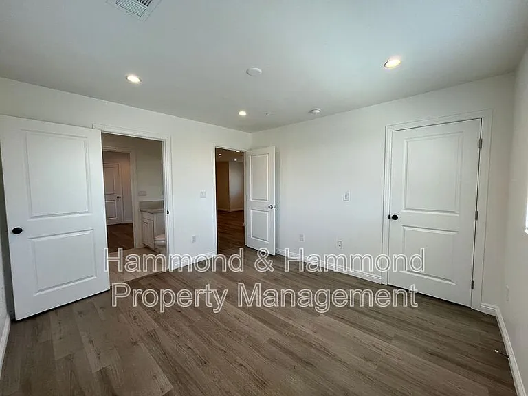12680 Bradley Ave #9 — Photo 27