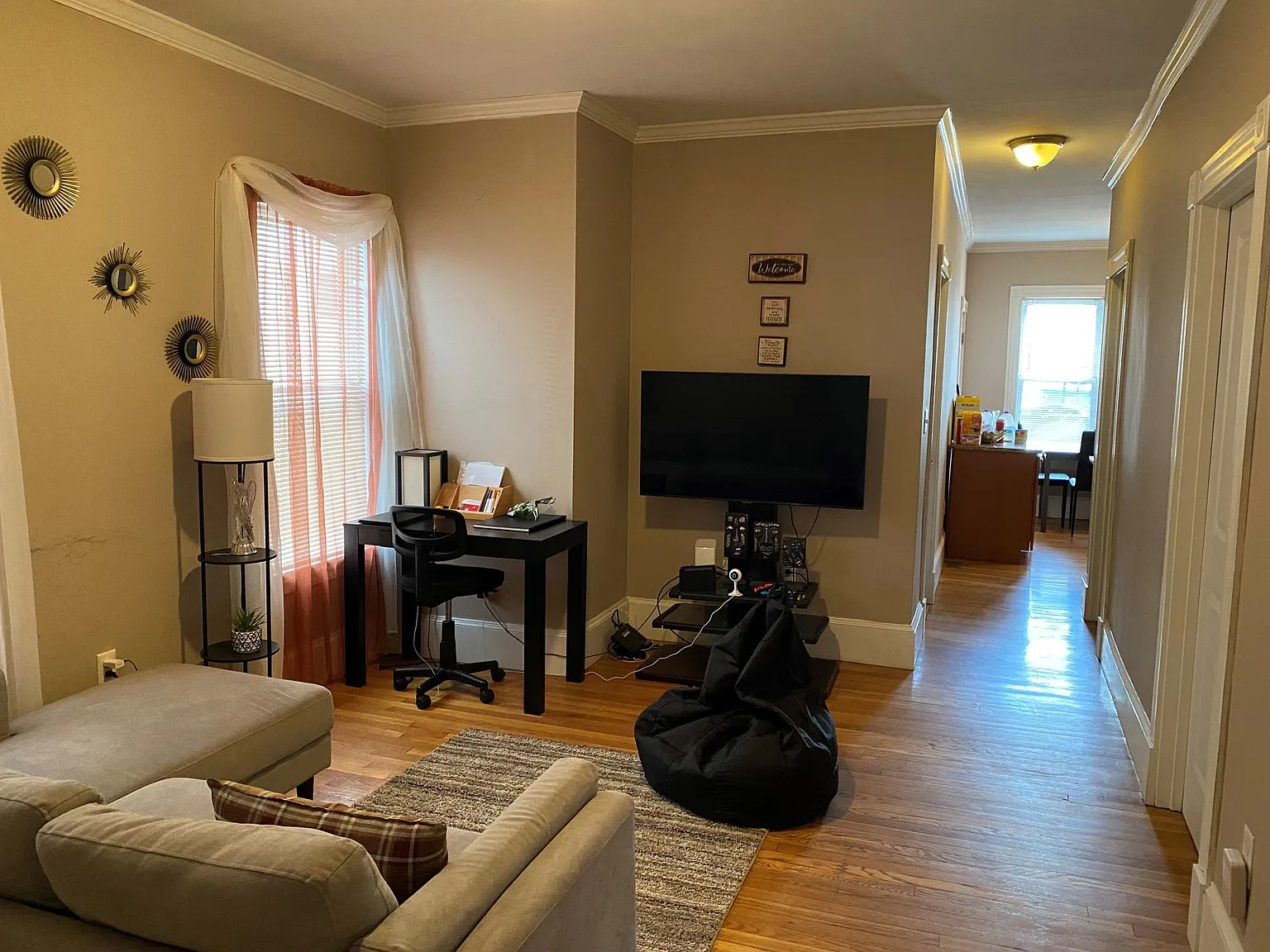3 bed, 900 sqft, $3,000 — Photo 4
