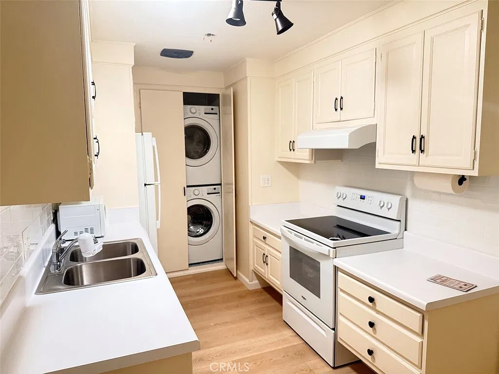1 bed, 679 sqft, $2,475 — Photo 3