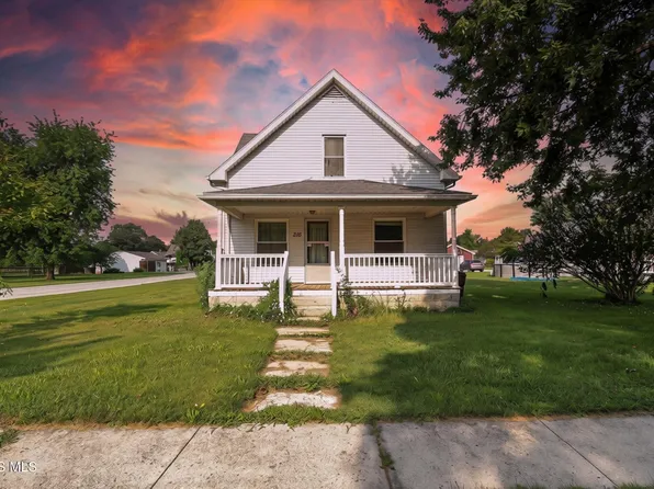 315 3rd St, Clay Center, OH 43408