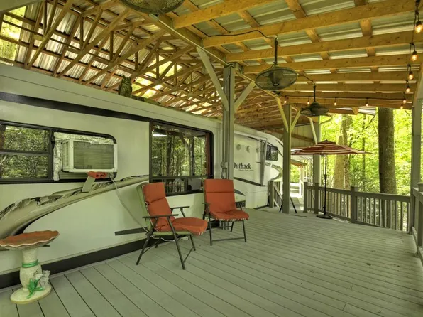 236 31st St, Ellijay, GA 30540