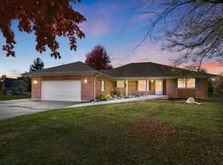 10201 Fox Bluff Ln, Spring Grove, IL 60081