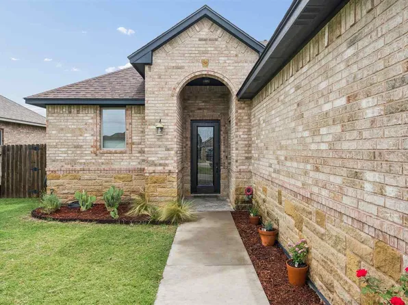 307 N Mountain Meadow Dr, Cache, OK 73527
