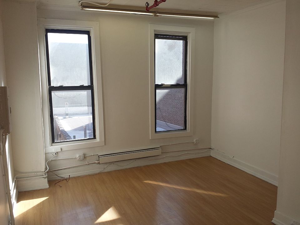 2nd image of 17 Thames St