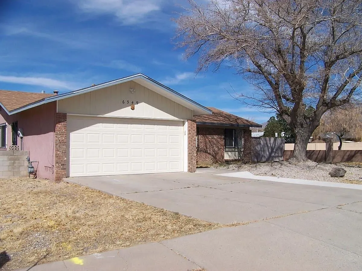 3 bed, 1220 sqft, $1,995 — Photo 2