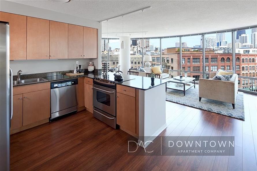 1st image of 410 W Grand Ave