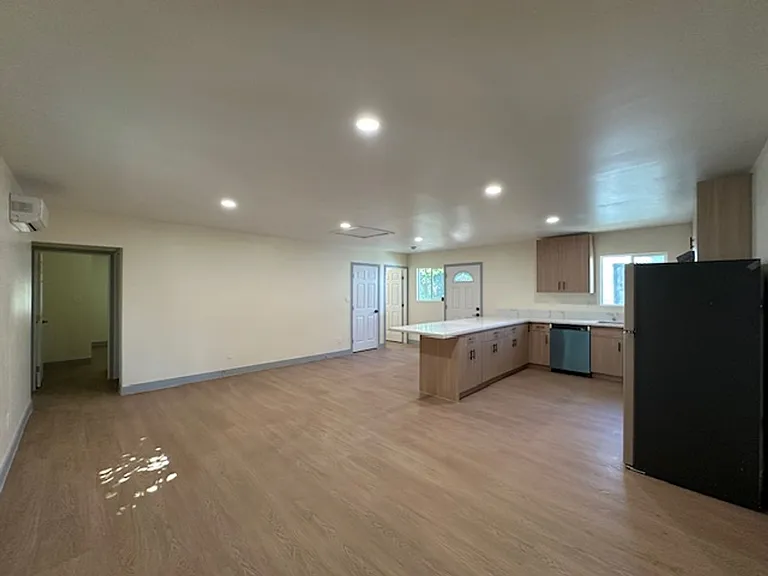 7227 Forbes Ave — Photo 5
